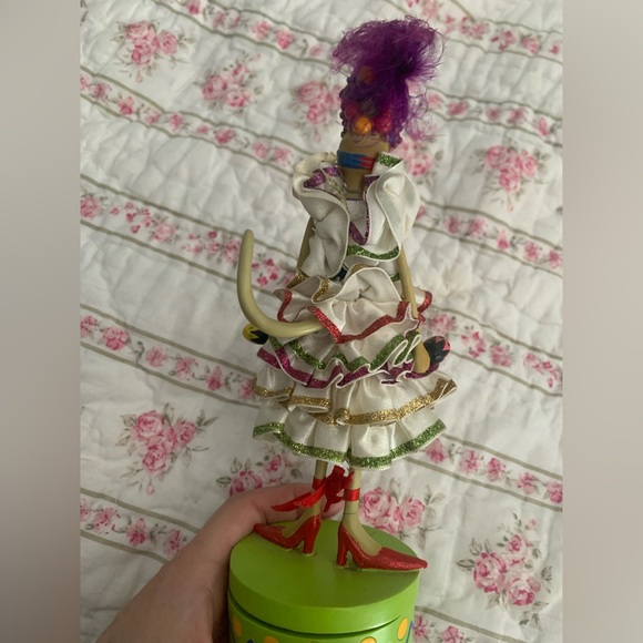 Westland Giftware Catwalk Caribbean Cat Figurine - Picture 6 of 7